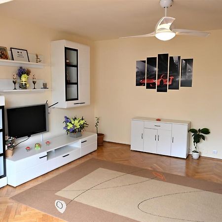 Marin Hotel Apartment Brasov Bagian luar foto