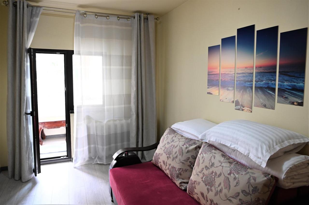 Marin Hotel Apartment Brasov Bagian luar foto