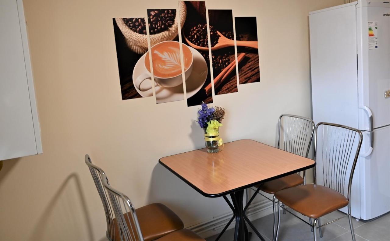 Marin Hotel Apartment Brasov Bagian luar foto
